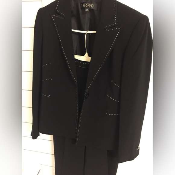 Kasper Classic Ladies lined Dressy Black Suit with White Dart Seams . - Picture 2 of 11